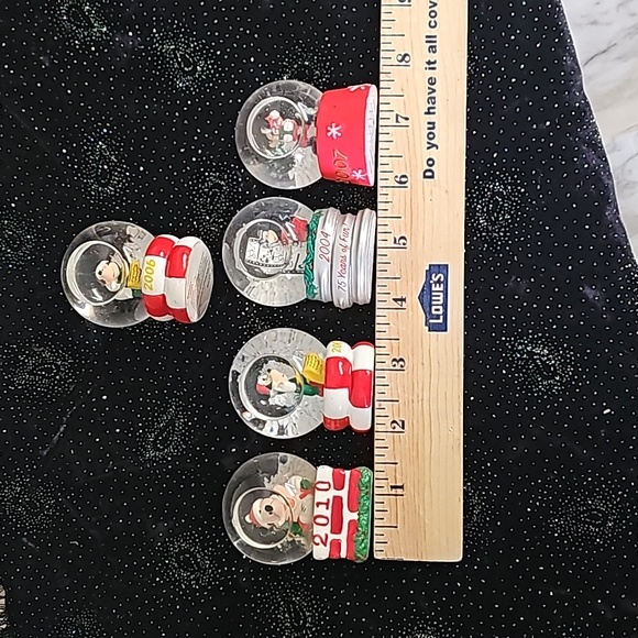 5 Disney annual Snow globes 2x 2006 2007 2004 2010